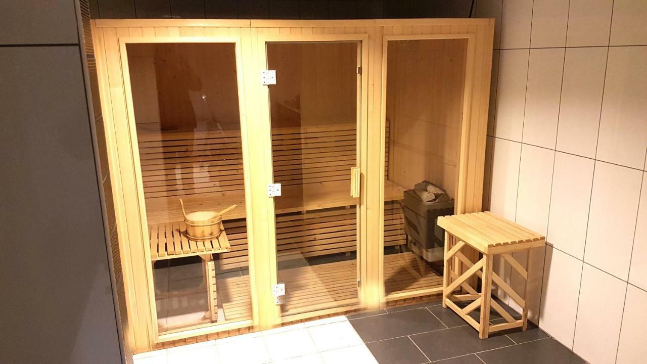 Luxus Familienvilla Mit Jacuzzi & Sauna Tzummarum Exterior photo