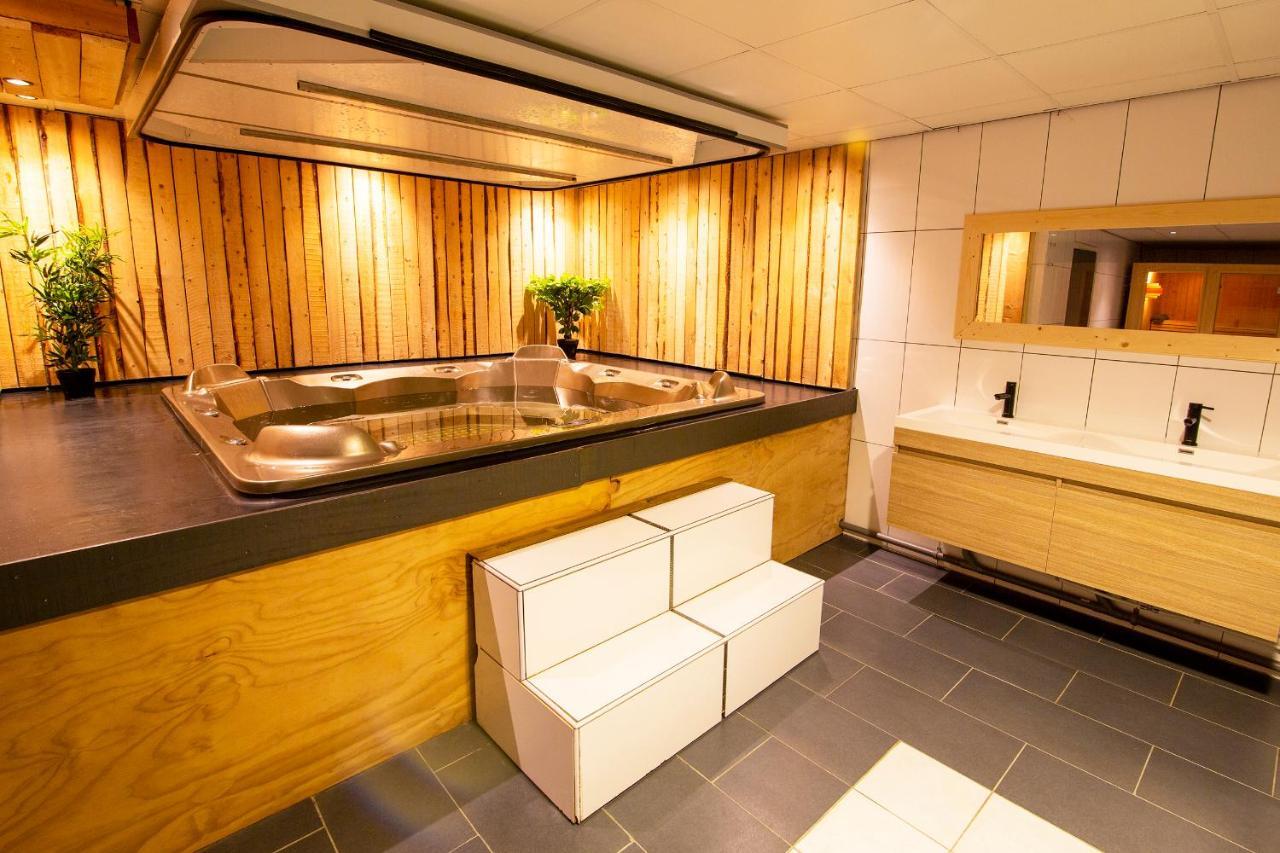 Luxus Familienvilla Mit Jacuzzi & Sauna Tzummarum Exterior photo